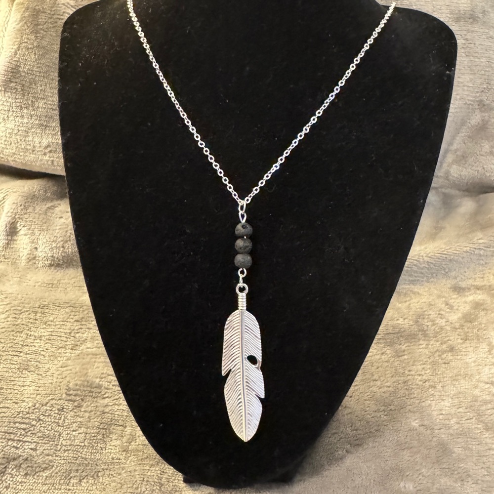 Elegant Silver Toned Feather Pendant Necklace